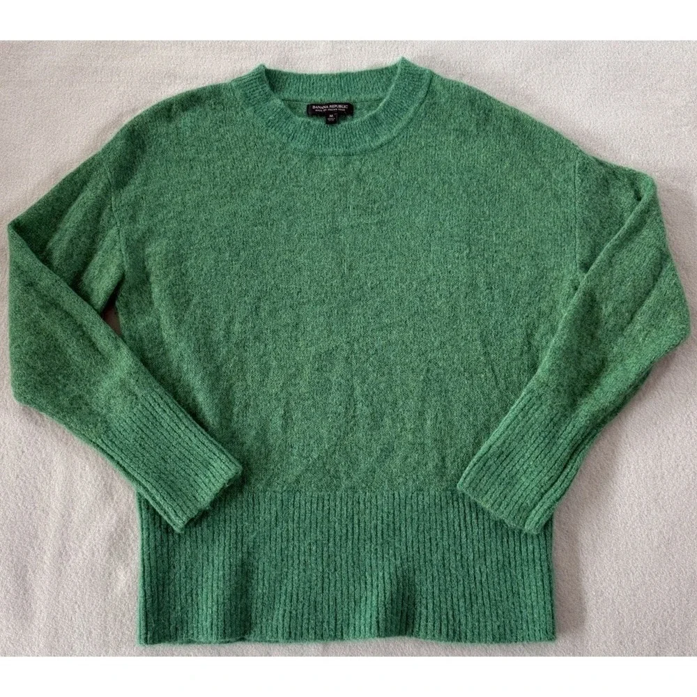 Banana Republic Merino Wool Crew Neck Sweater M Green Women Italian Yarn Classic